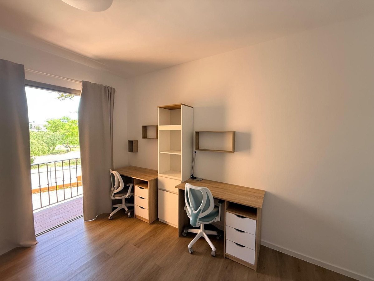 2 Bed Middle Floor Apartment in Estepona