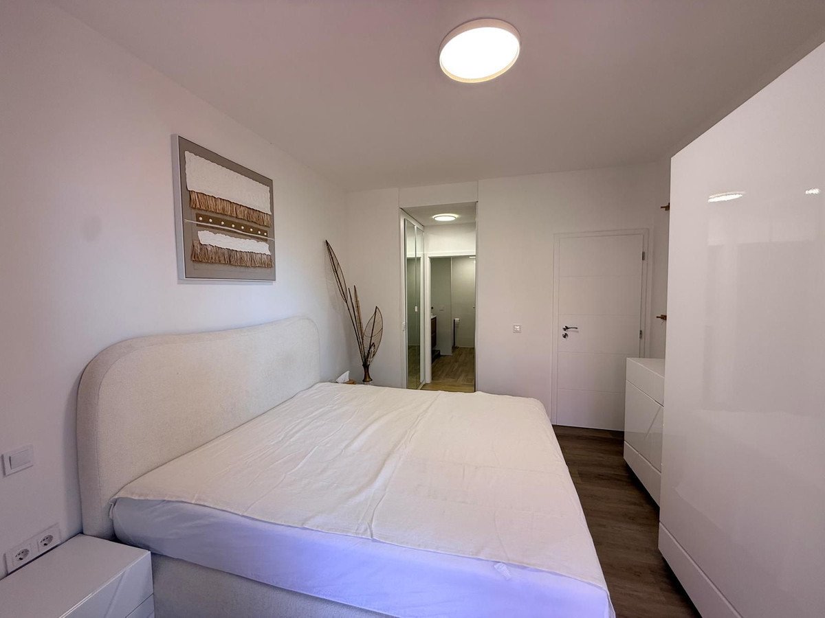 2 Bed Middle Floor Apartment in Estepona