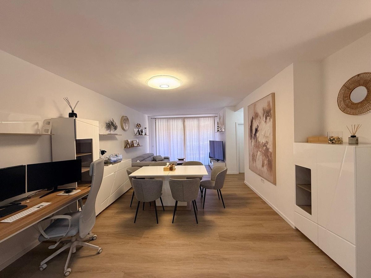 2 Bed Middle Floor Apartment in Estepona