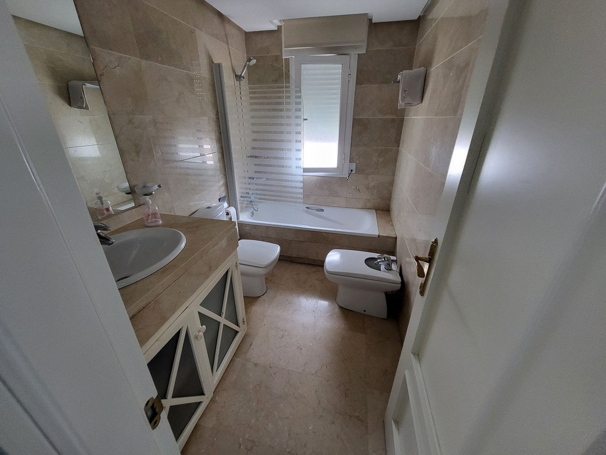 2 Bed Penthouse in Nueva Andalucía