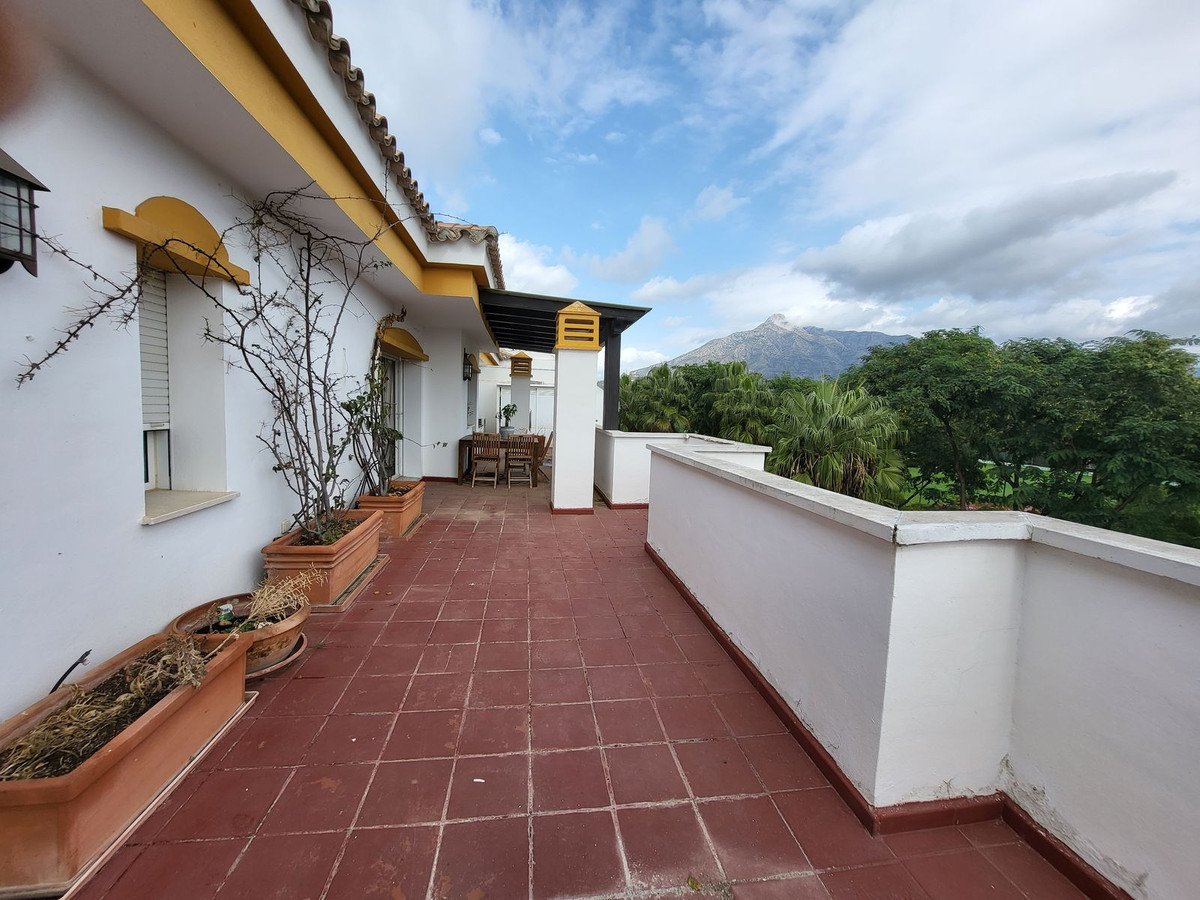 2 Bed Penthouse in Nueva Andalucía
