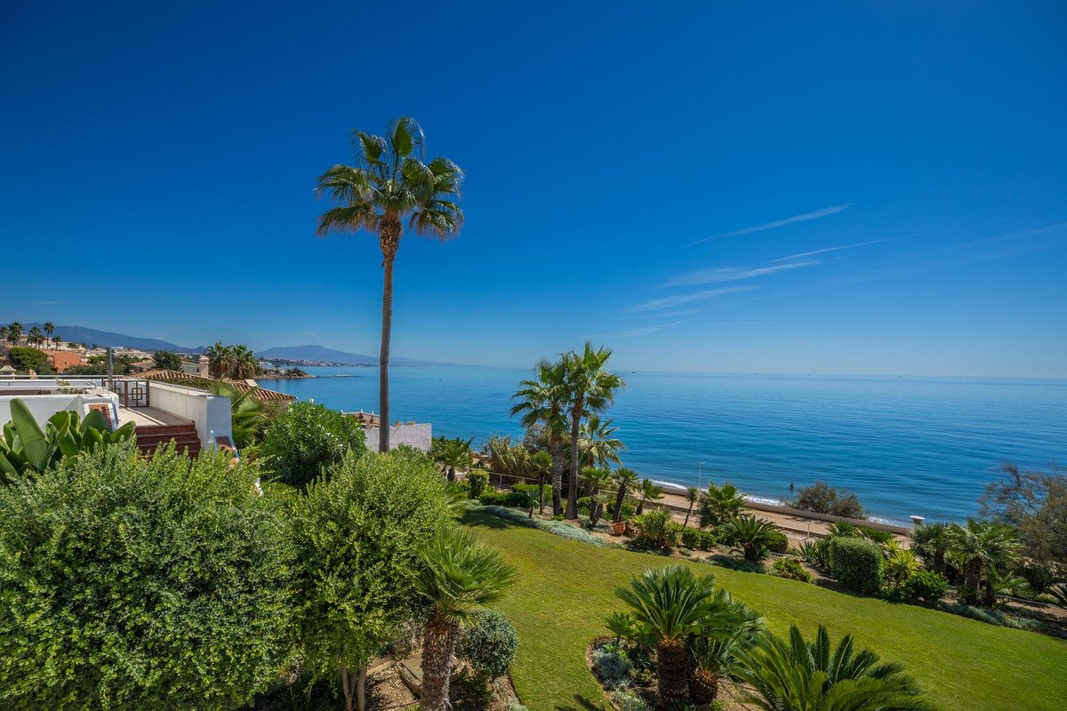 2 Bed Ground Floor Apartment in Estepona