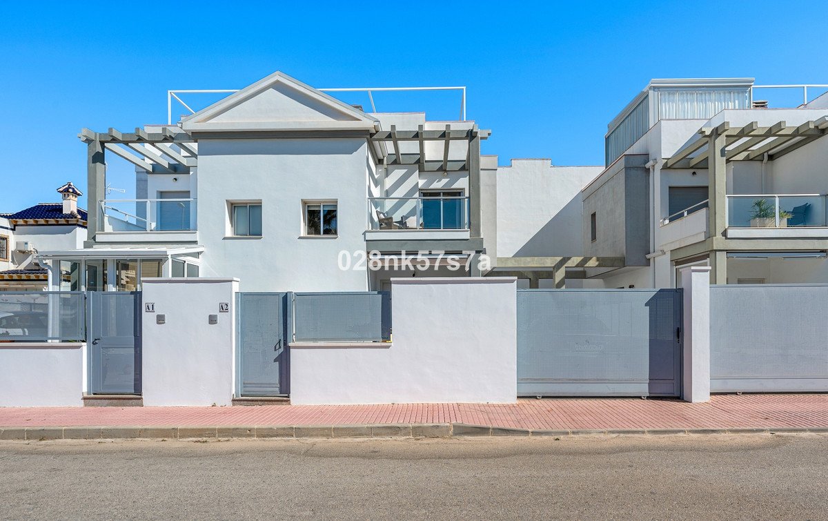 3 Bed Townhouse in La Florida
