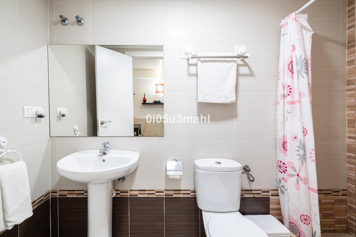 2 Bed Ground Floor Apartment in Centro Histórico