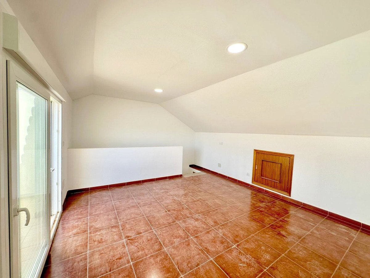 4 Bed Townhouse in Los Boliches