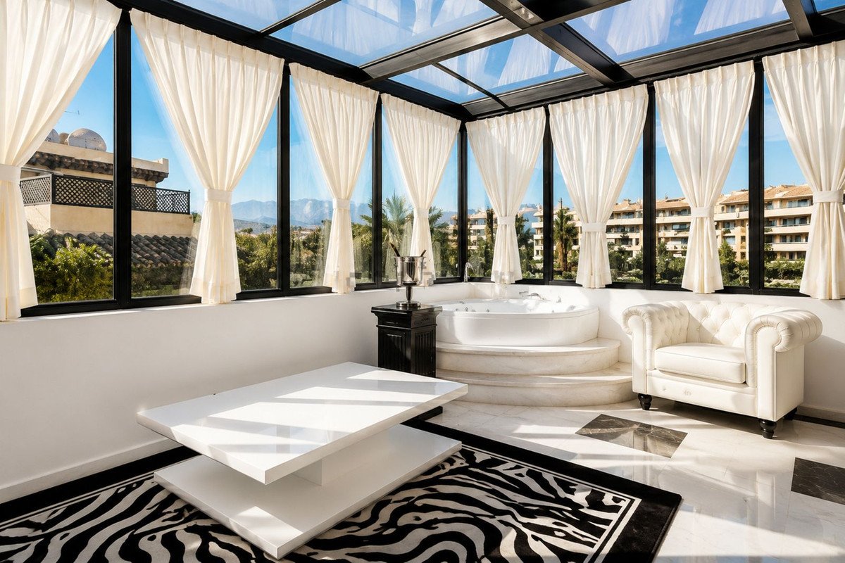 2 Bed Penthouse Duplex in Guadalmina Alta