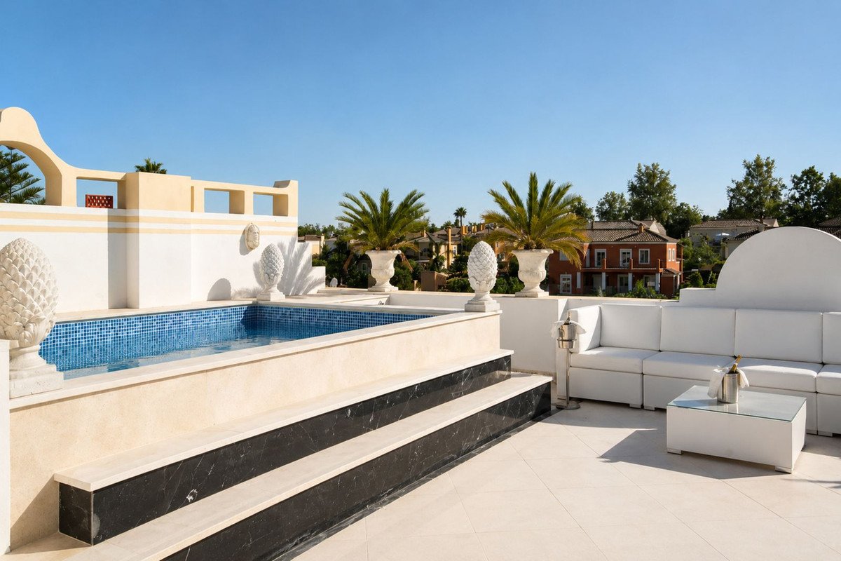 2 Bed Penthouse Duplex in Guadalmina Alta