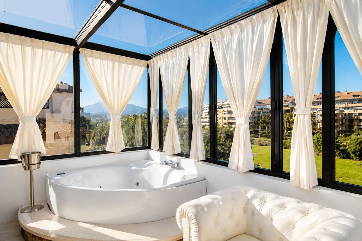 2 Bed Penthouse Duplex in Guadalmina Alta