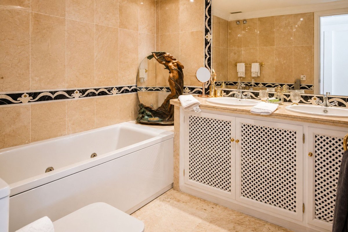 2 Bed Penthouse Duplex in Guadalmina Alta