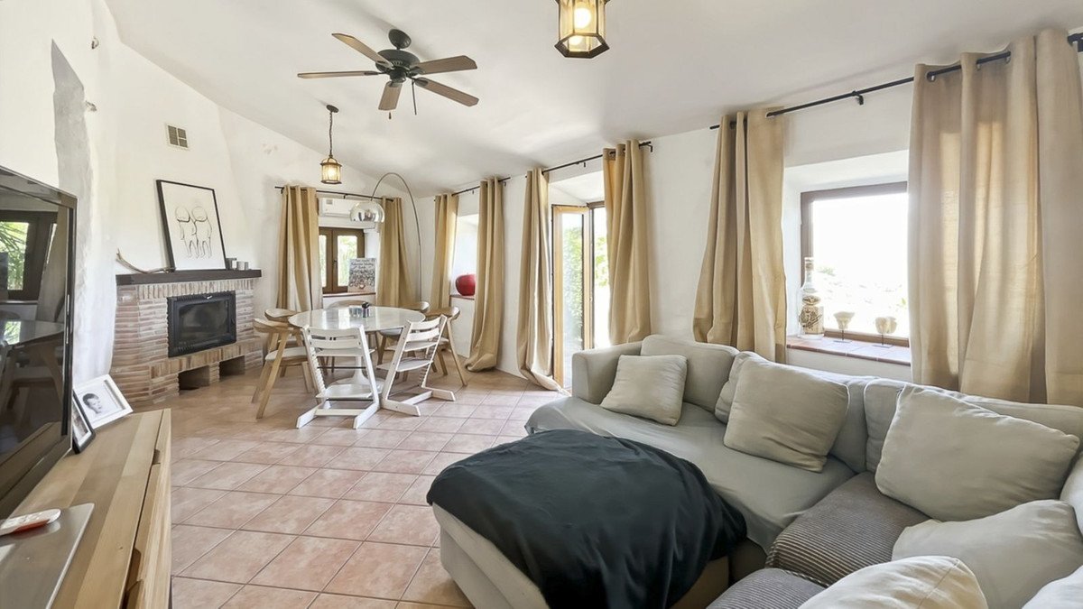 8 Bed Finca - Cortijo in Casabermeja