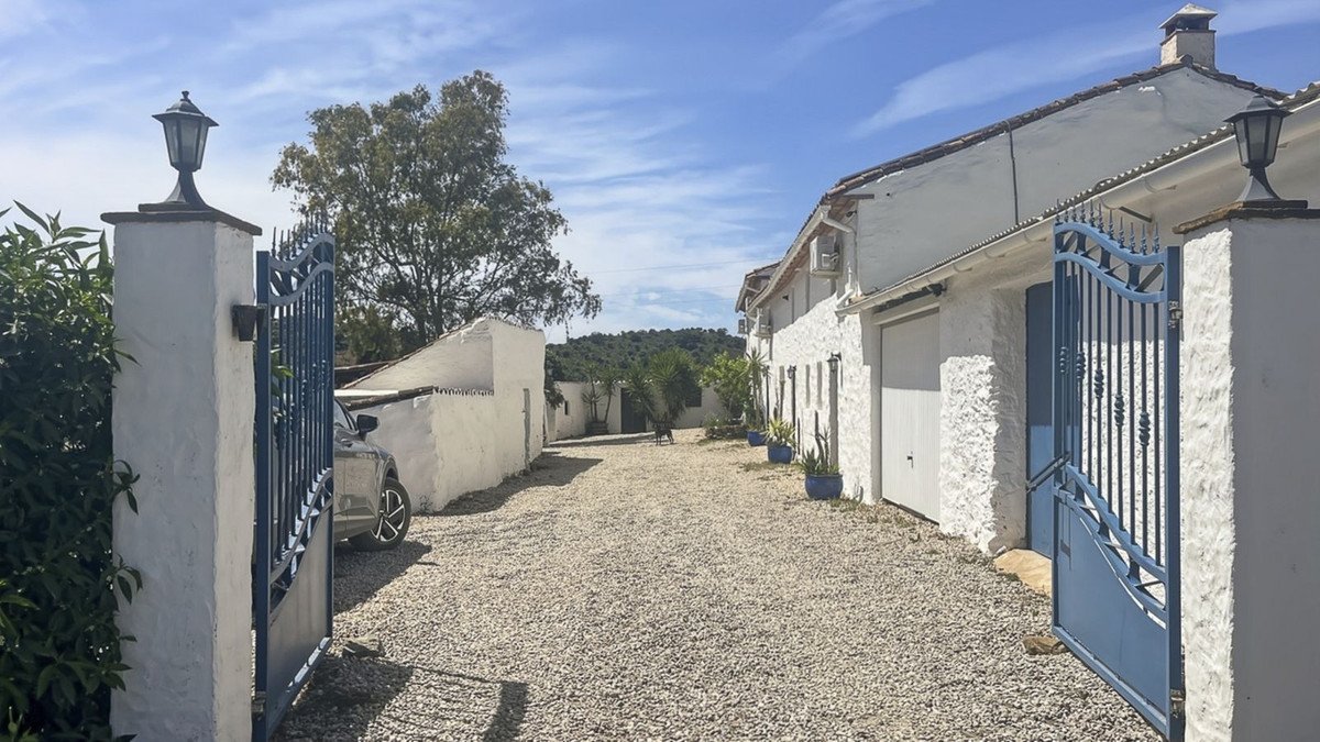 8 Bed Finca - Cortijo in Casabermeja
