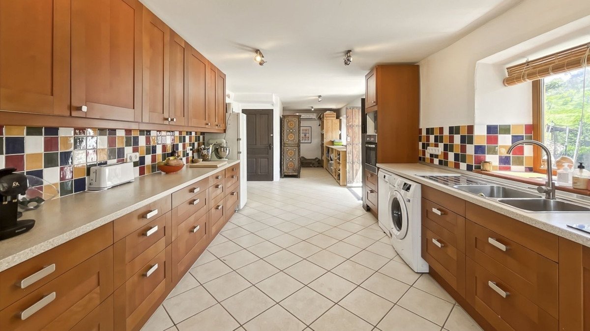 8 Bed Finca - Cortijo in Casabermeja