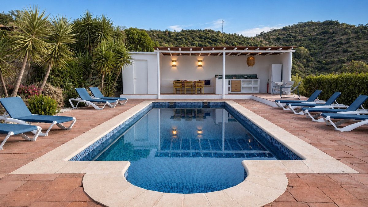 8 Bed Finca - Cortijo in Casabermeja