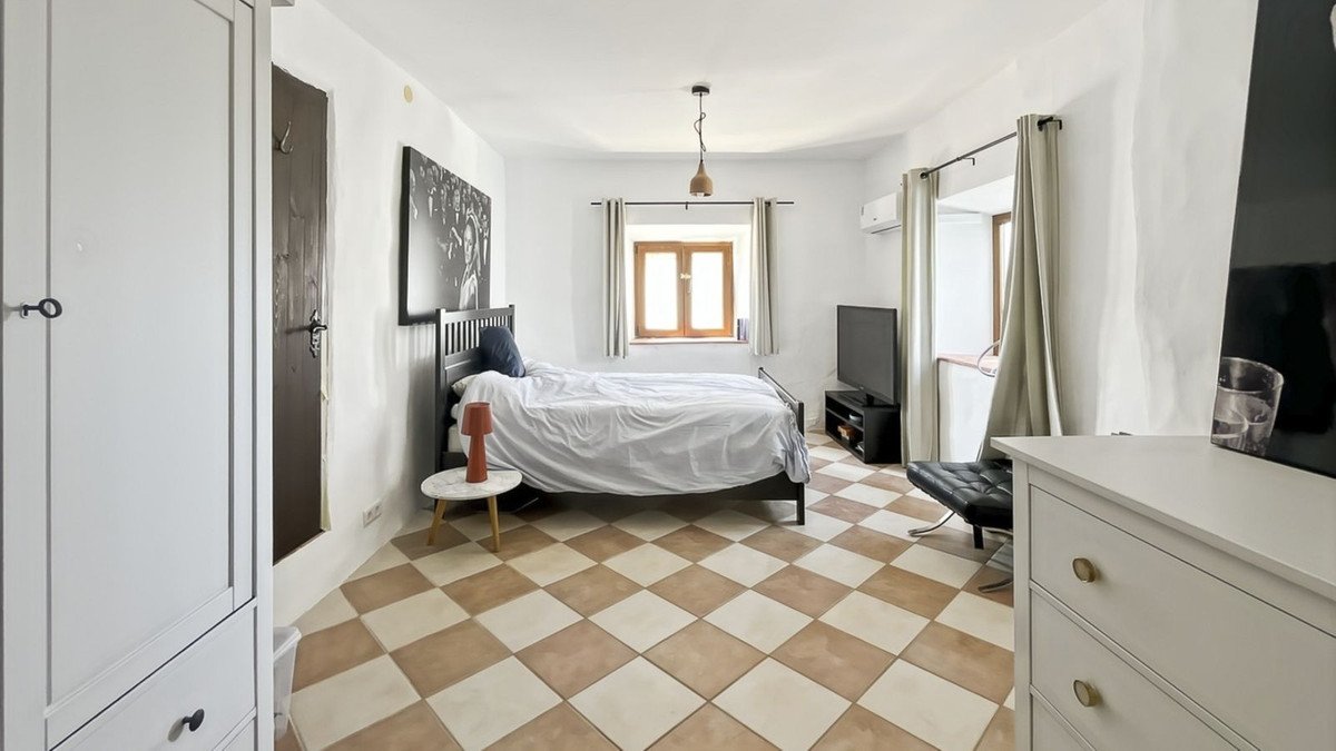 8 Bed Finca - Cortijo in Casabermeja