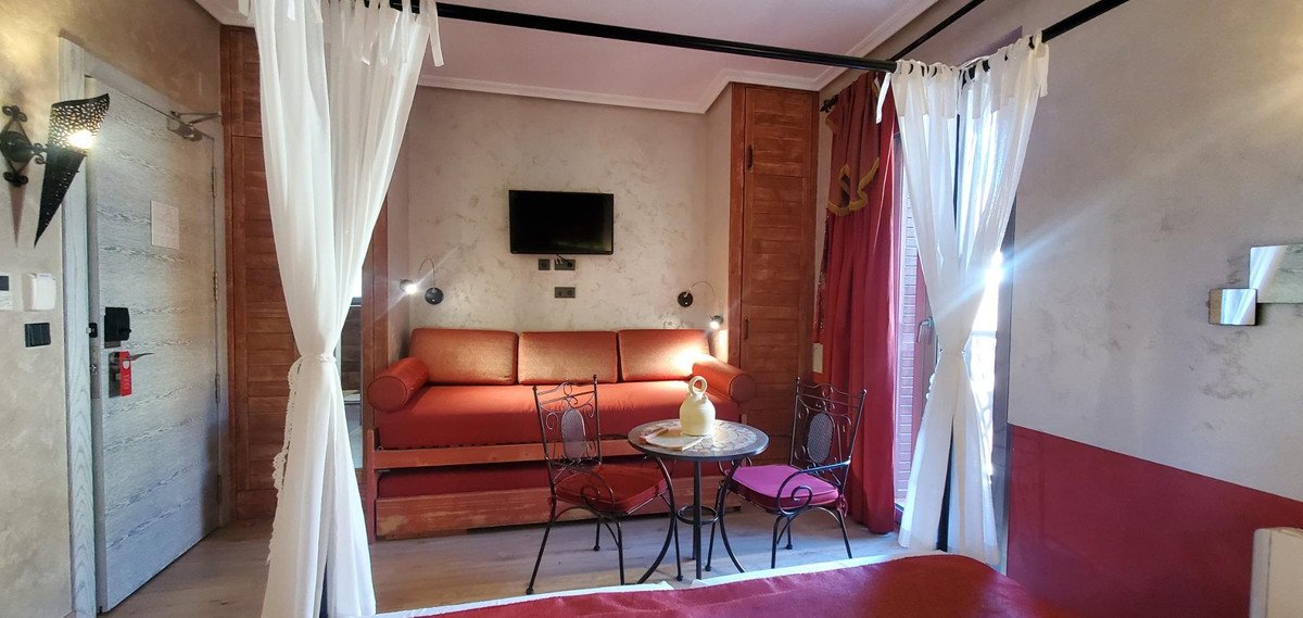 7 Bed Hotel in Busot