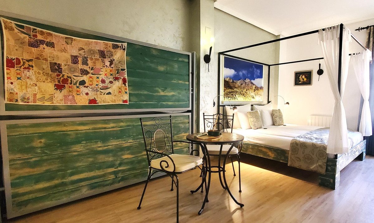 7 Bed Hotel in Busot