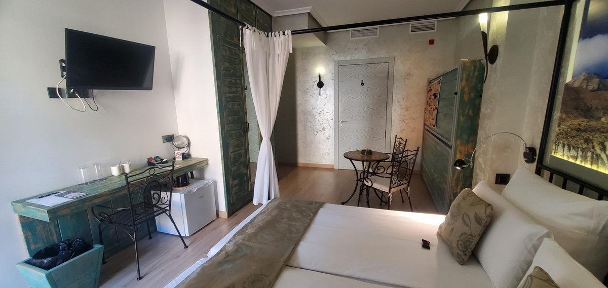 7 Bed Hotel in Busot