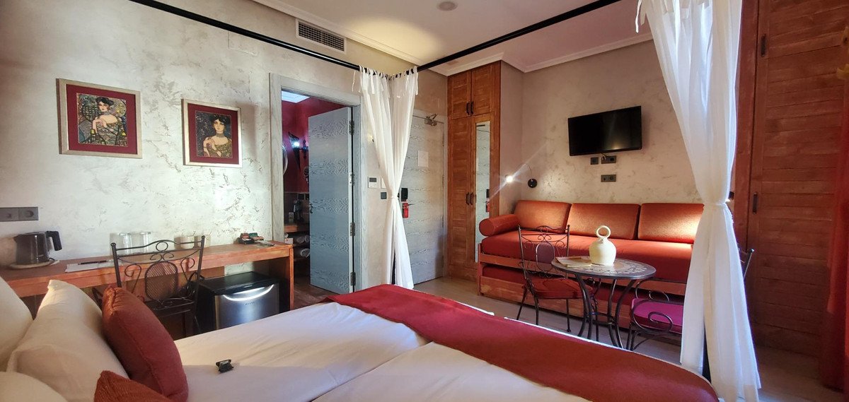 7 Bed Hotel in Busot