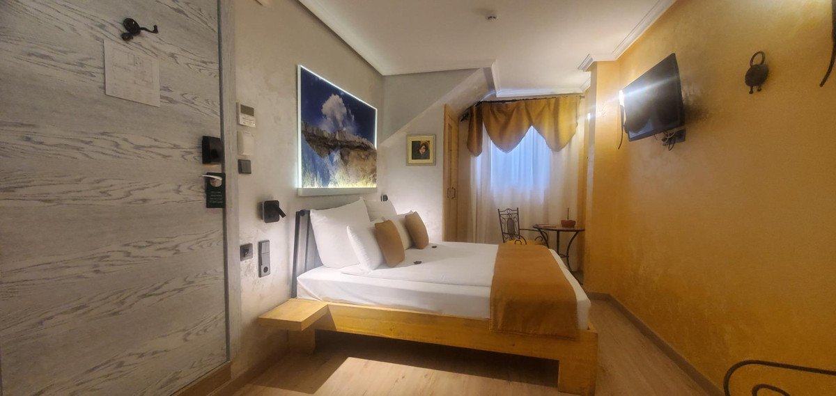 7 Bed Hotel in Busot