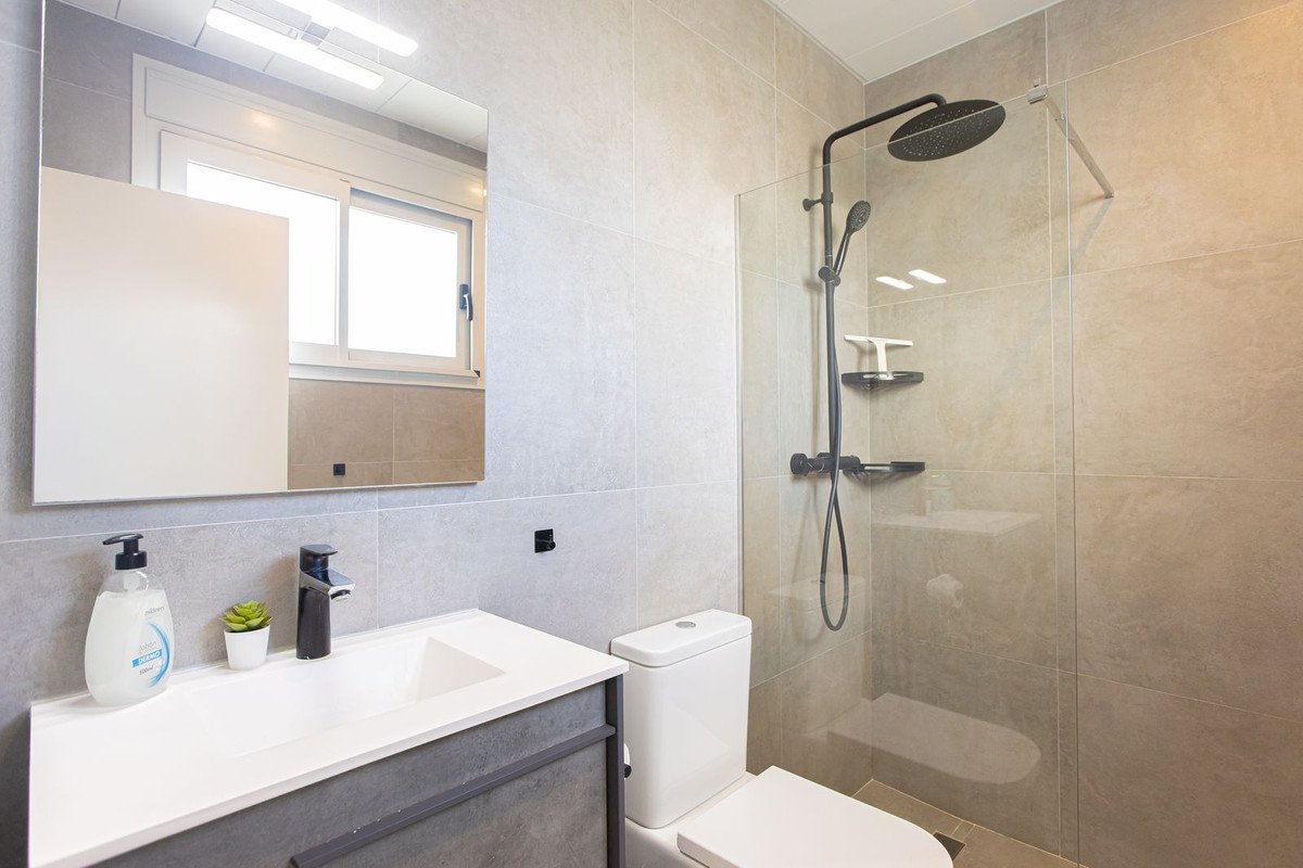 5 Bed Detached Villa in Higueron