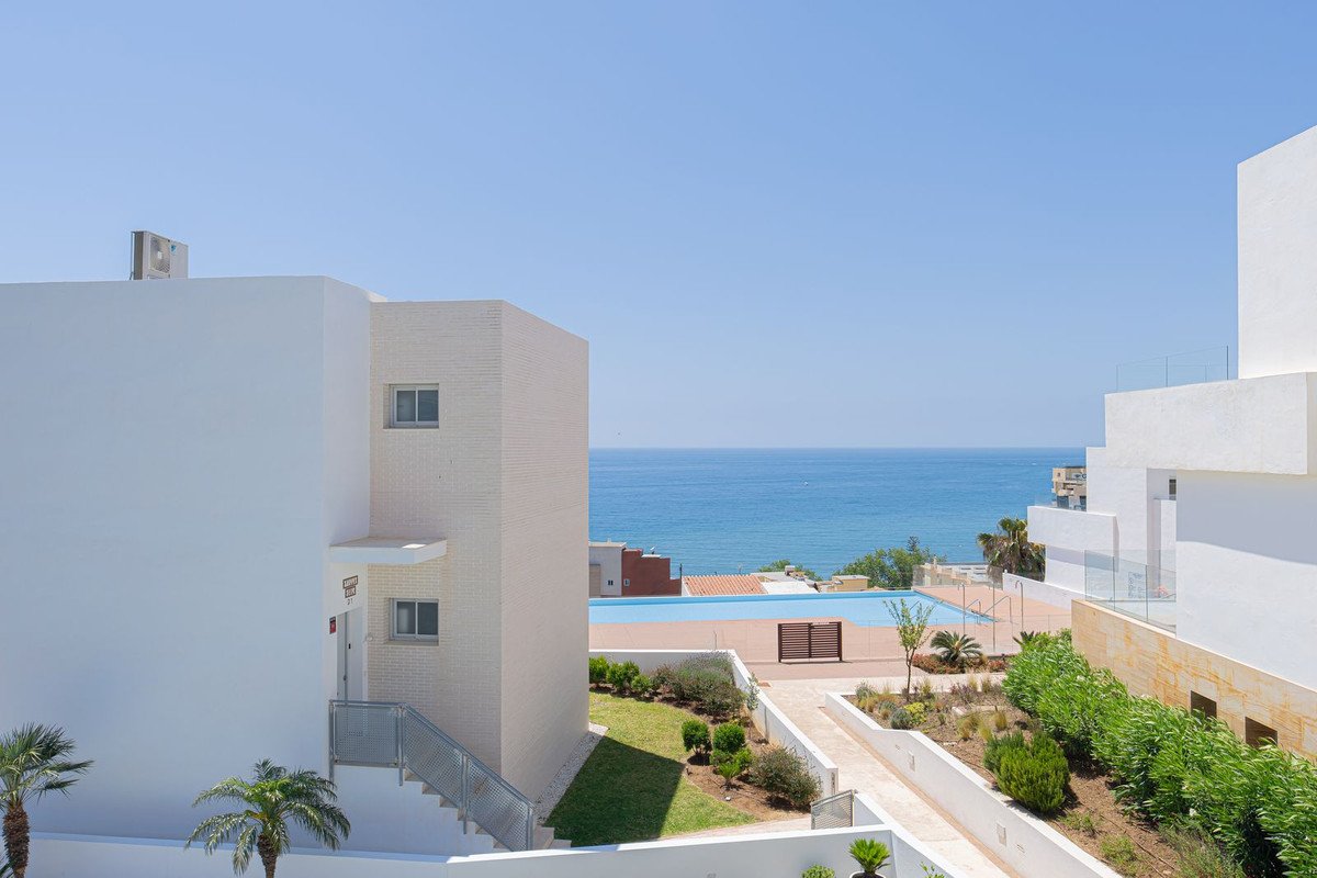5 Bed Detached Villa in Higueron