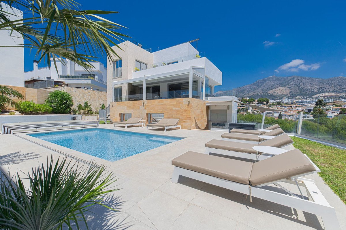 5 Bed Detached Villa in Higueron