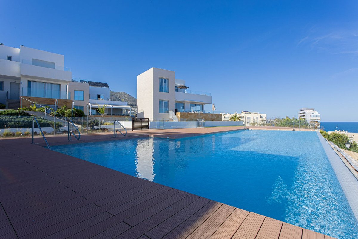5 Bed Detached Villa in Higueron