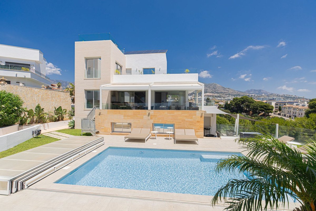 5 Bed Detached Villa in Higueron