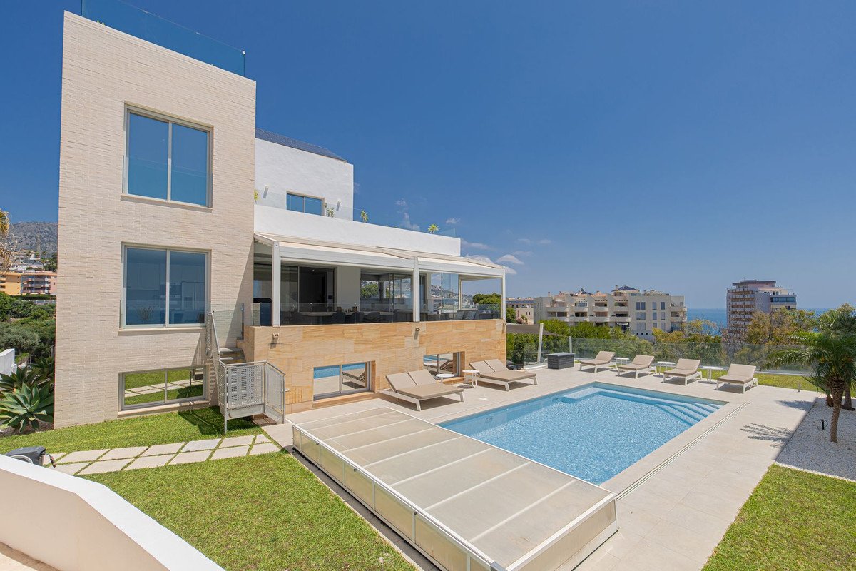 5 Bed Detached Villa in Higueron