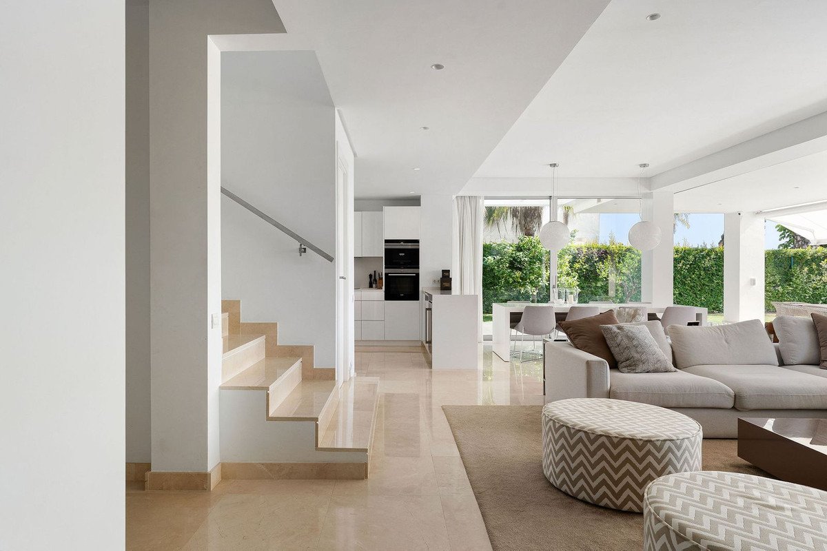 4 Bed Detached Villa in Río Real
