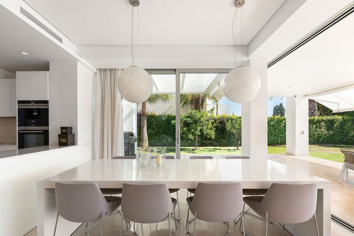 4 Bed Detached Villa in Río Real