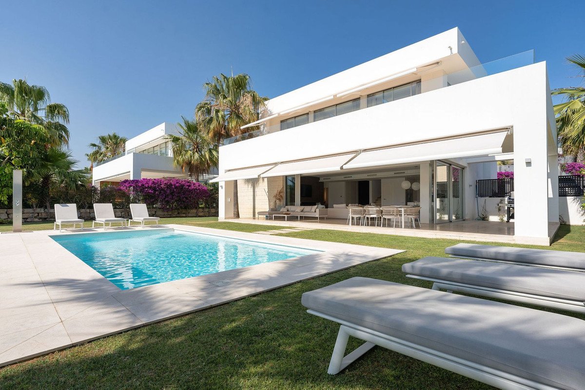 4 Bed Detached Villa in Río Real