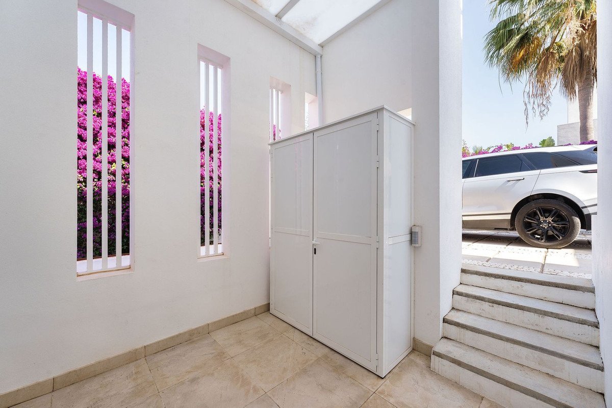 4 Bed Detached Villa in Río Real