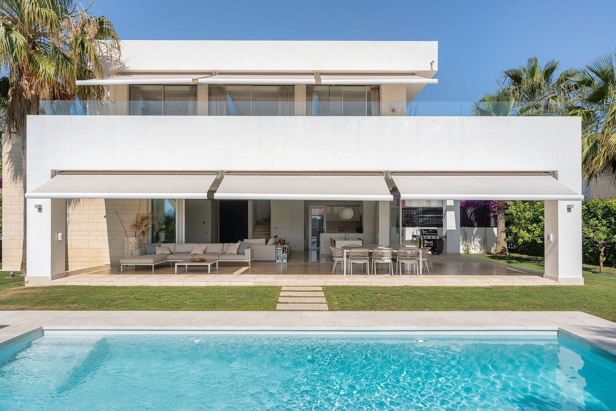 4 Bed Detached Villa in Río Real