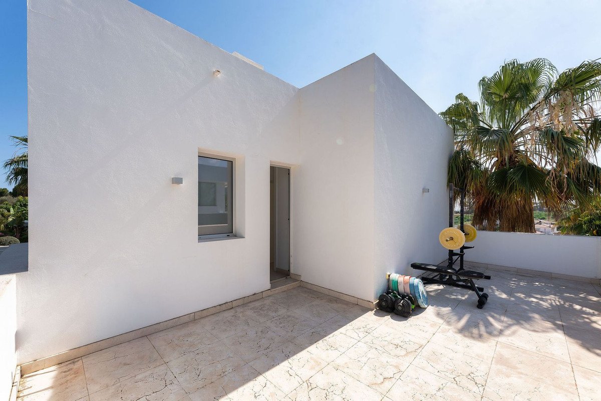 4 Bed Detached Villa in Río Real
