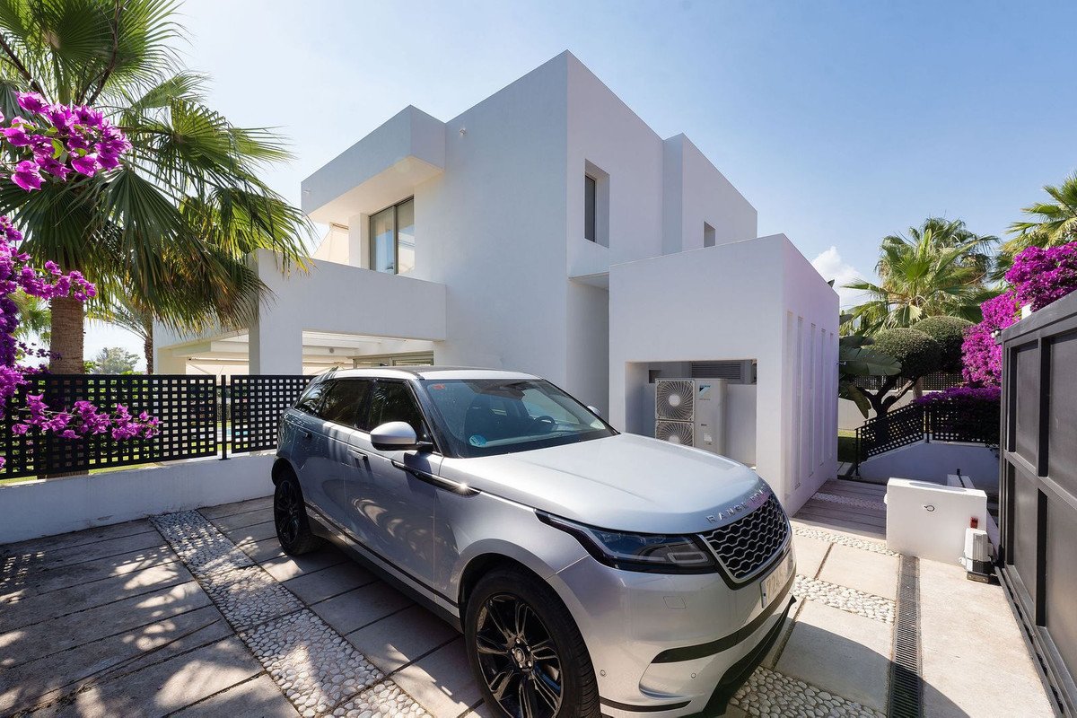 4 Bed Detached Villa in Río Real