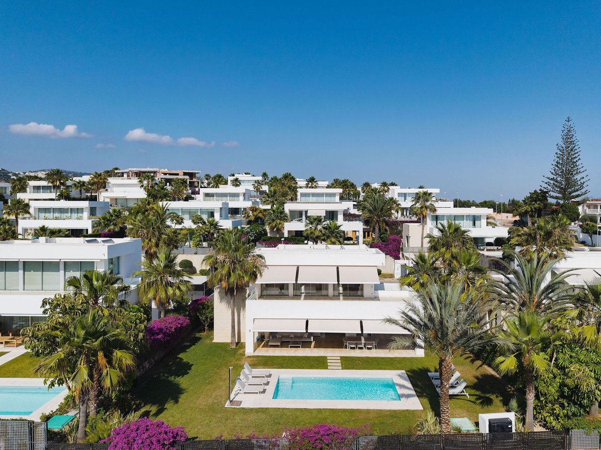 4 Bed Detached Villa in Río Real