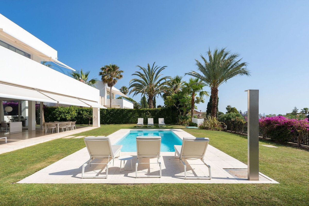 4 Bed Detached Villa in Río Real