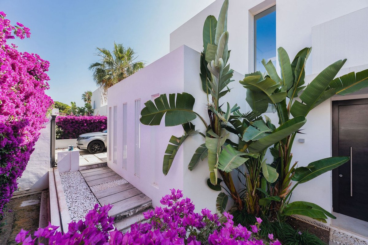 4 Bed Detached Villa in Río Real