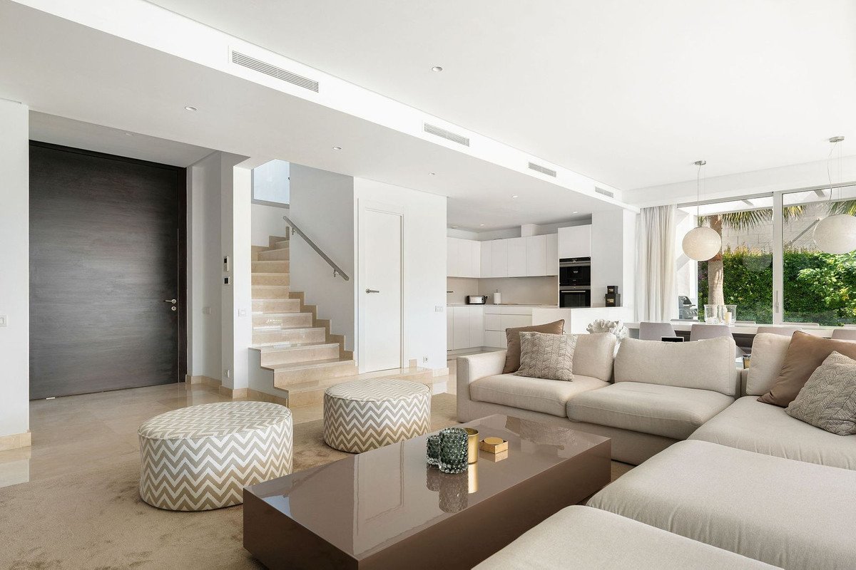 4 Bed Detached Villa in Río Real