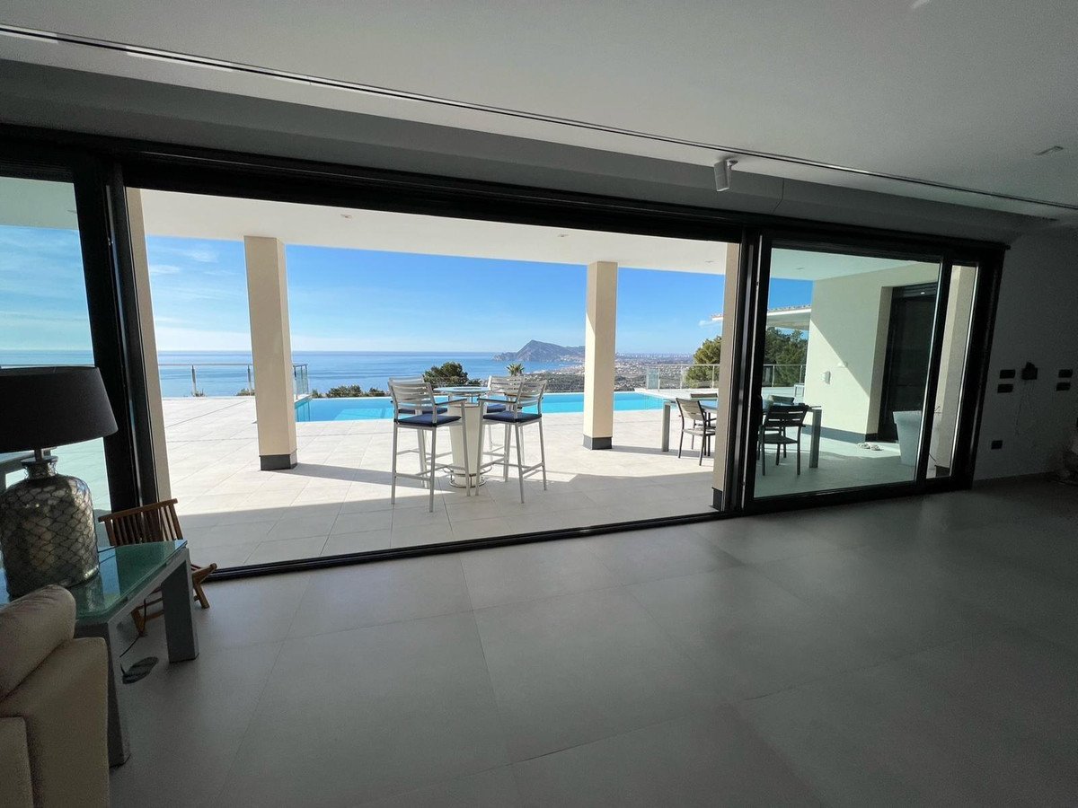 5 Bed Detached Villa in Altea