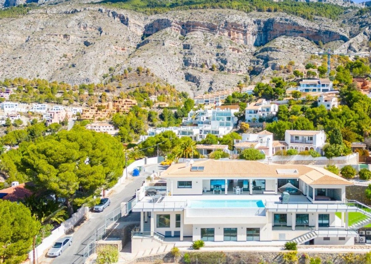 5 Bed Detached Villa in Altea