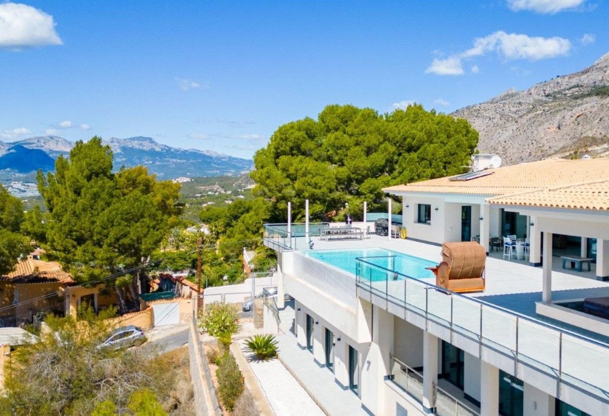 5 Bed Detached Villa in Altea