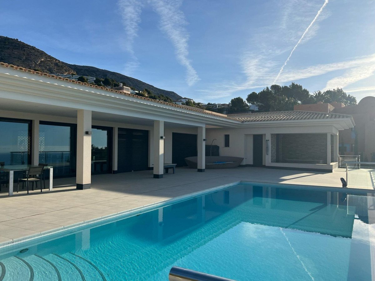 5 Bed Detached Villa in Altea
