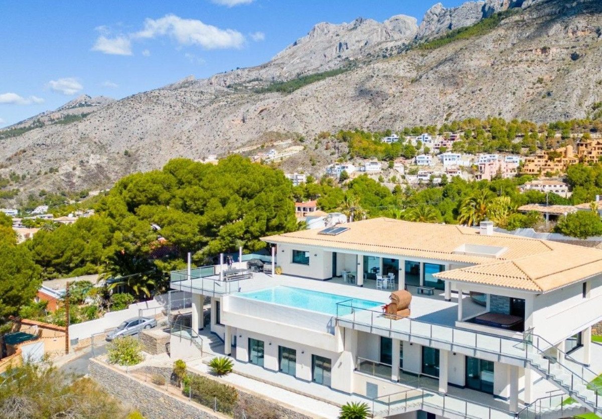 5 Bed Detached Villa in Altea