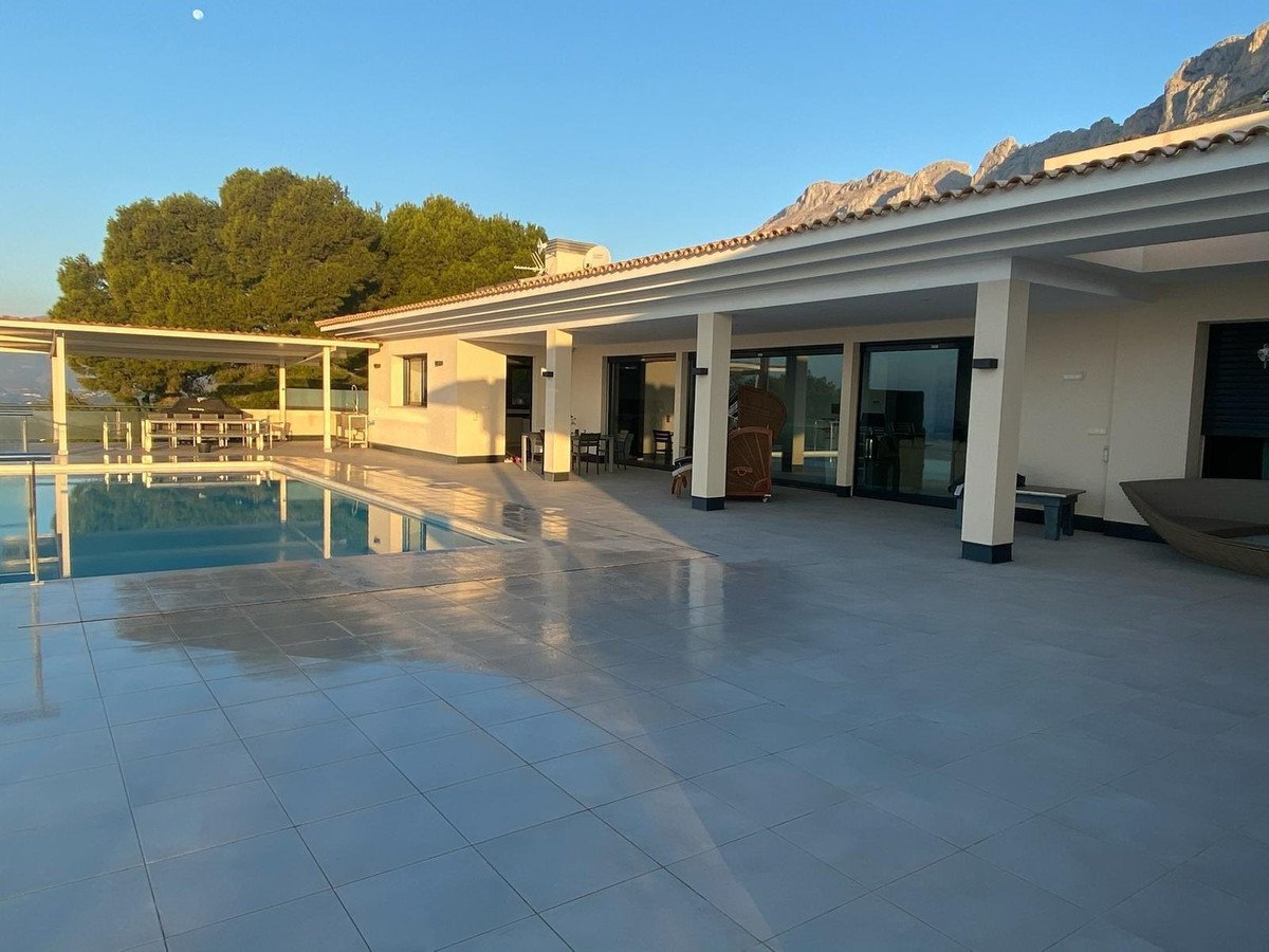 5 Bed Detached Villa in Altea