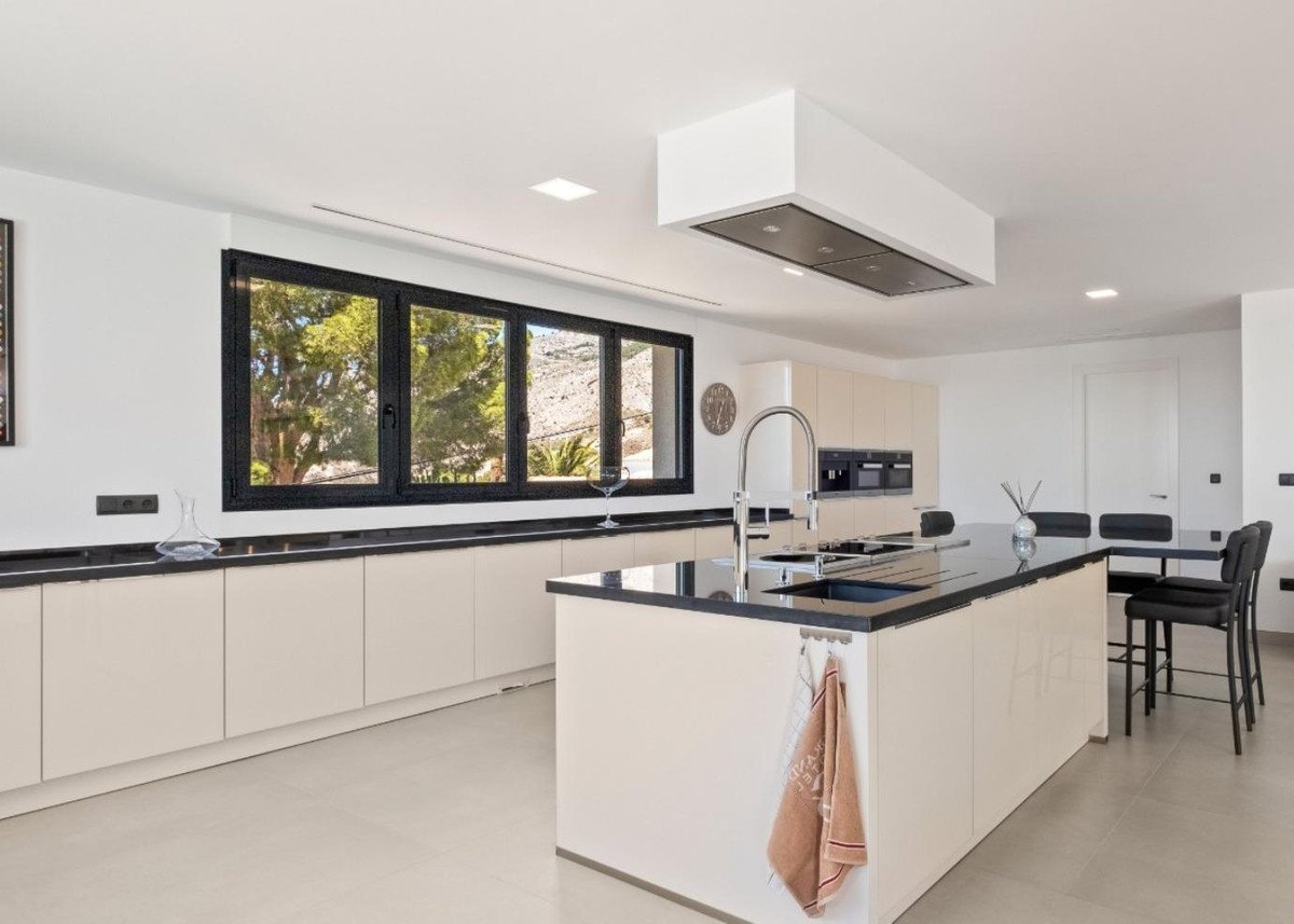 5 Bed Detached Villa in Altea