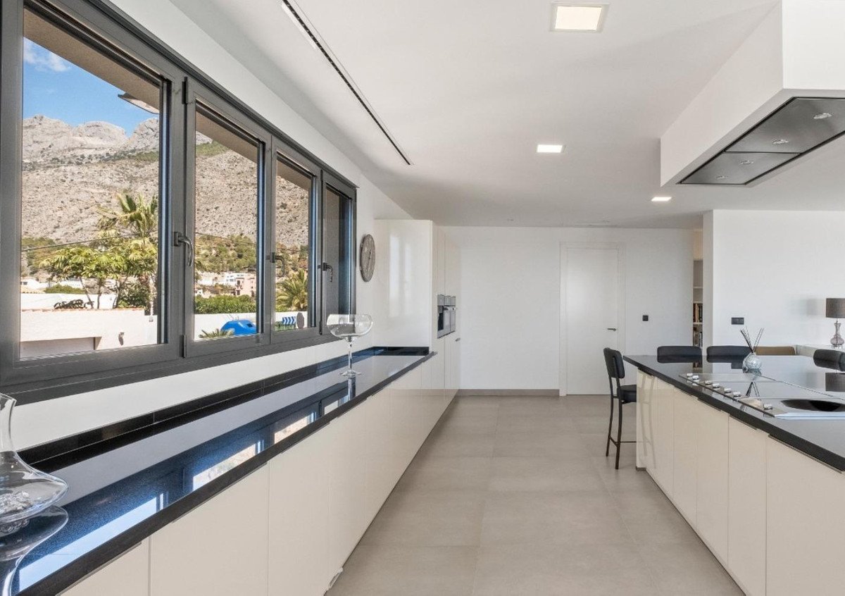 5 Bed Detached Villa in Altea