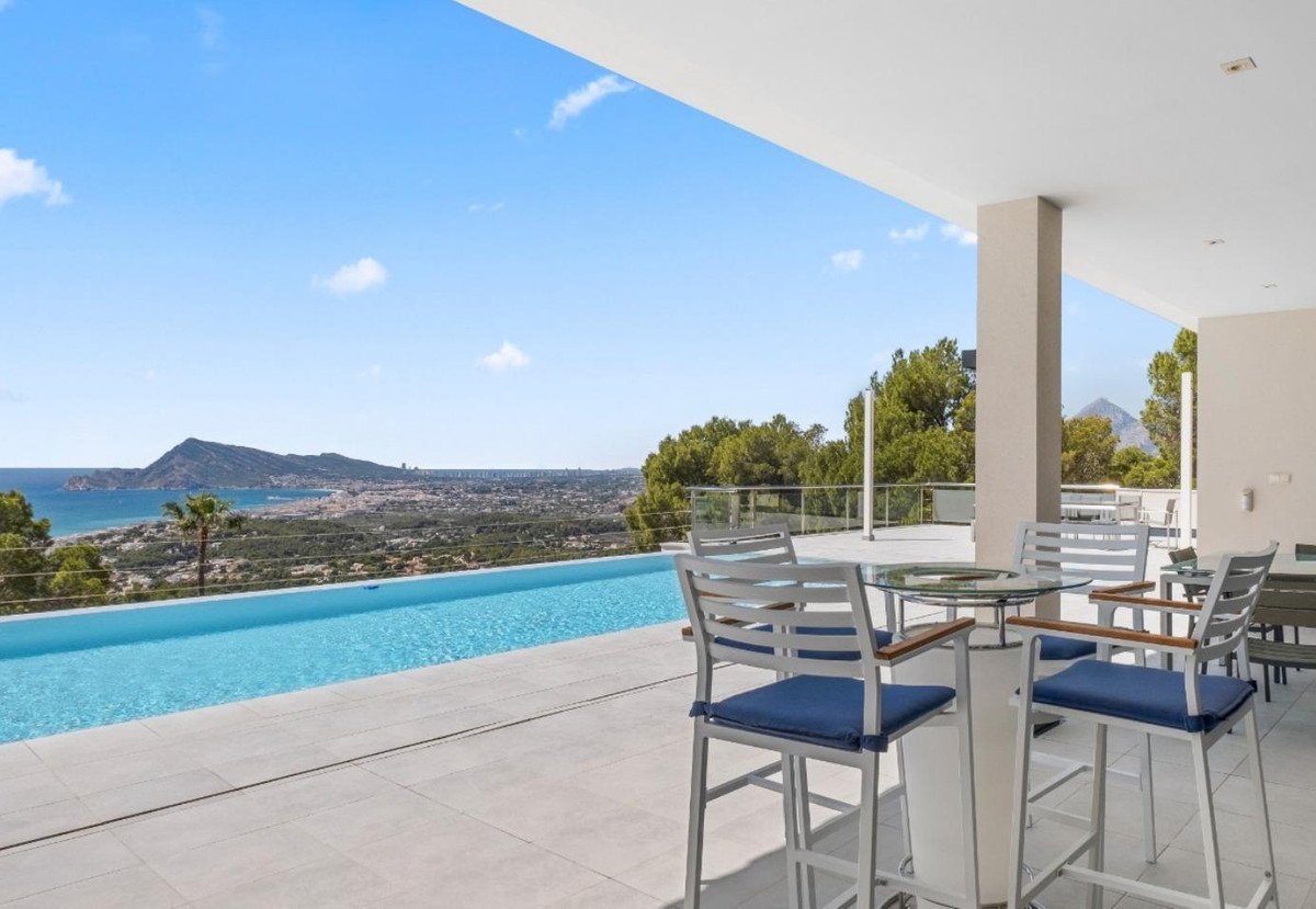 5 Bed Detached Villa in Altea