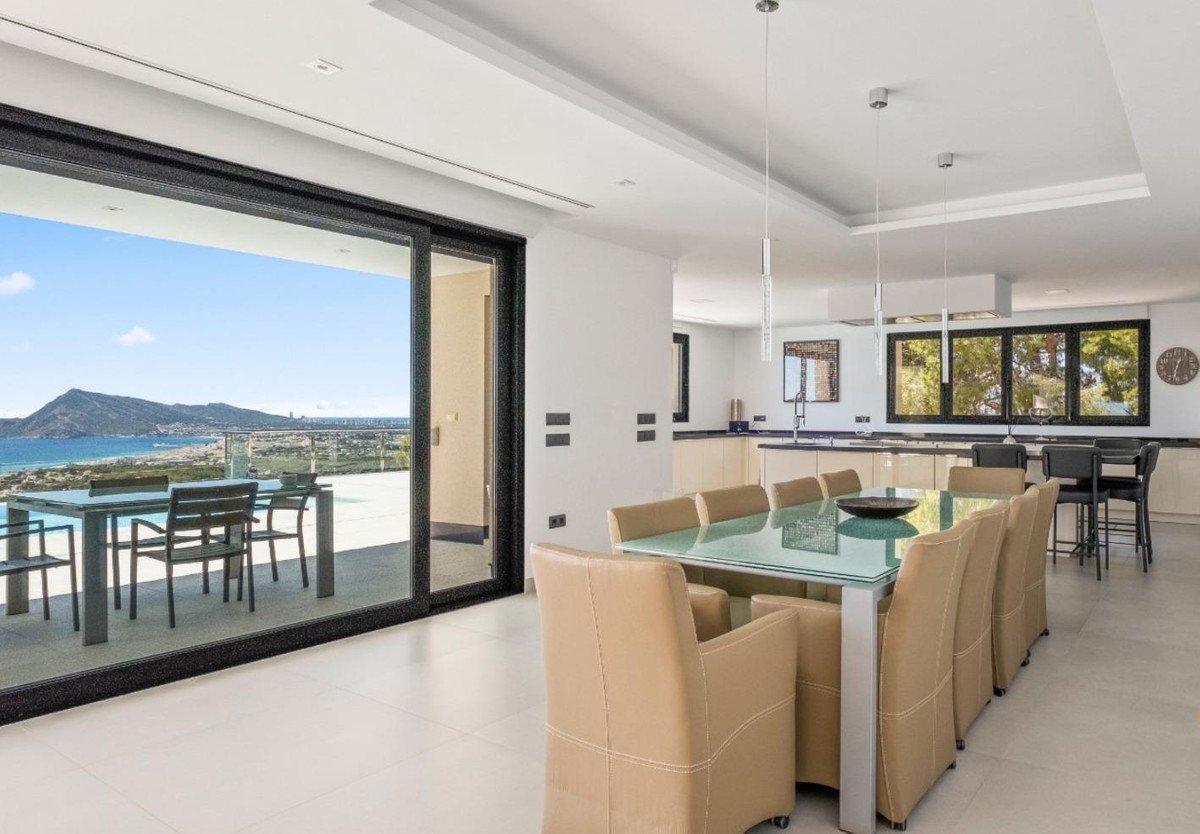 5 Bed Detached Villa in Altea